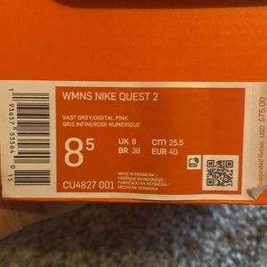 Women Quest 2 grey pink and orange. Slightly used (worn twice) comes with box